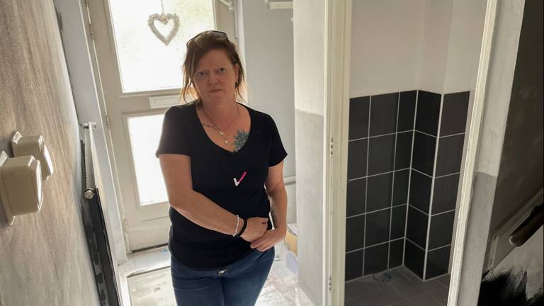 Terwijl het huis van Dorothé al opgeleverd had moeten zijn, ontbreekt het toilet nog (foto: Rochelle Moes).