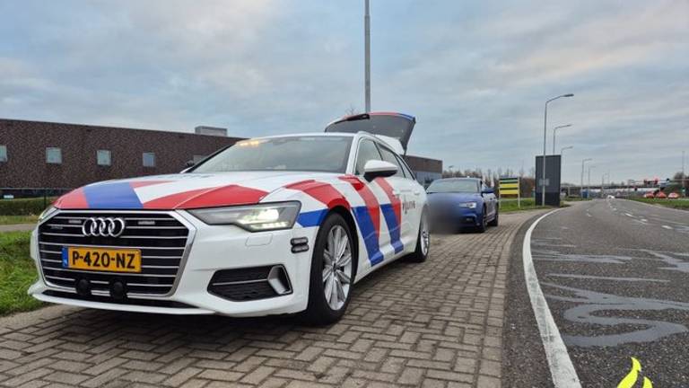 De wagen die op de A16 van de weg werd gehaald (foto: verkeerspolitie Zeeland-West-Brabant).