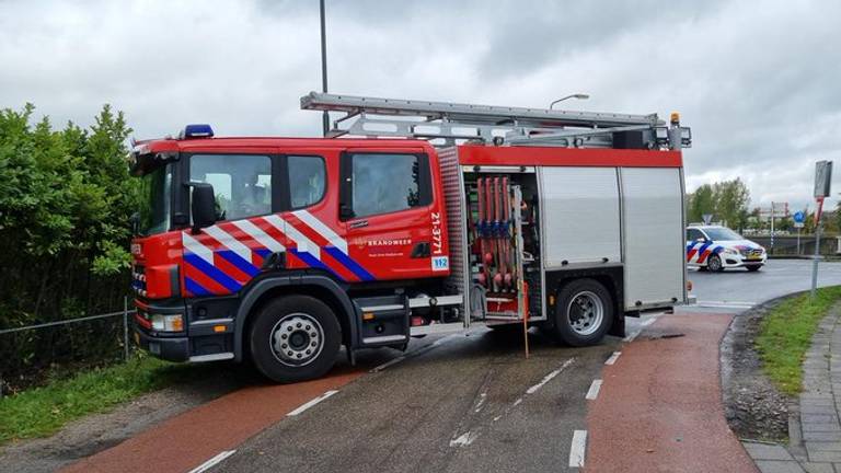 Brandweer en politie op de plek van het ongeluk (foto: Ger Roumen).