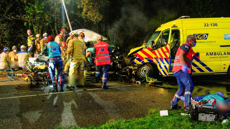 Veel hulpverleners op de been na het ongeluk (foto: Harrie Grijseels/SQ Vision Mediaprodukties).