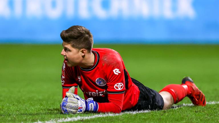 FC Den Bosch-keeper Konrad Sikking beleefde een kansloze avond (Foto: Orange Pictures)