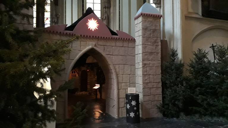 Kerststal Sint Jan deels afgebroken en opgeruimd.