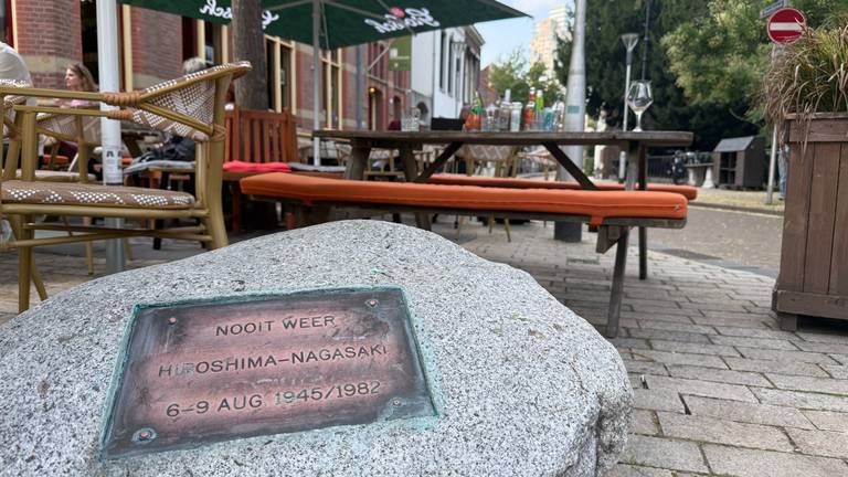 In Tilburg is een momument voor de atoombommen op Japan (foto: Jos Verkuijlen).