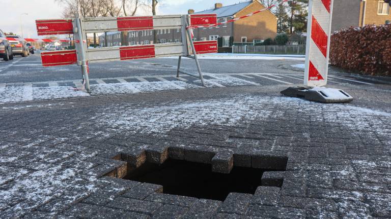 Sinkhole in de Kalverstraat in Eindhoven (Foto: Arno van der Linden/SQ Vision)