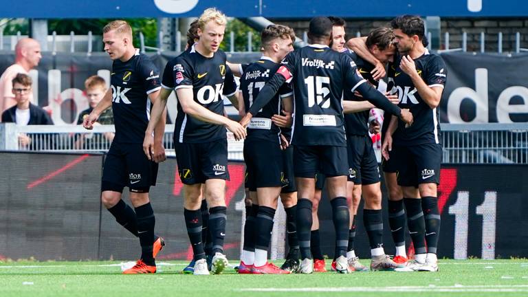 NAC won overtuigend van FC Emmen. (Foto: Andre Weening/Orange Pictures)