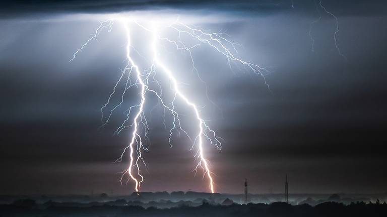 'Waanzinnig onweer' laat hart van weerfotograaf Wouter sneller kloppen 