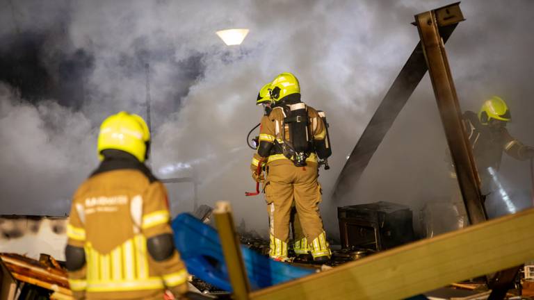 Van het chalet in Putte bleef nagenoeg niets over (foto: Christian Traets/SQ Vision).