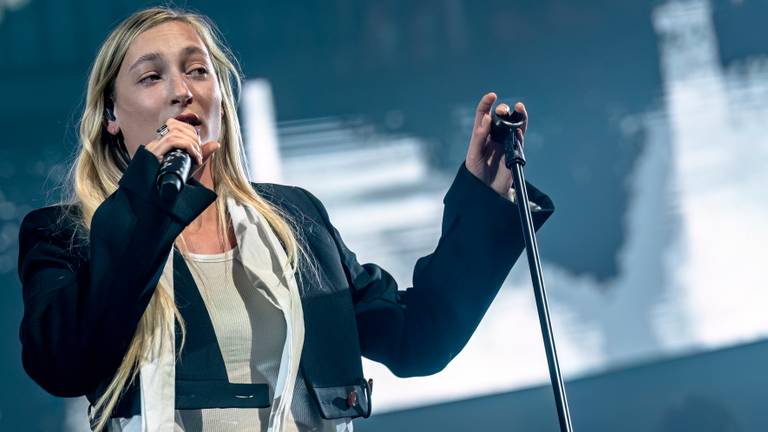 Le chanteur de l'Eurovision S10 sur la scène 'Phoenix' (photo : Eye4images).