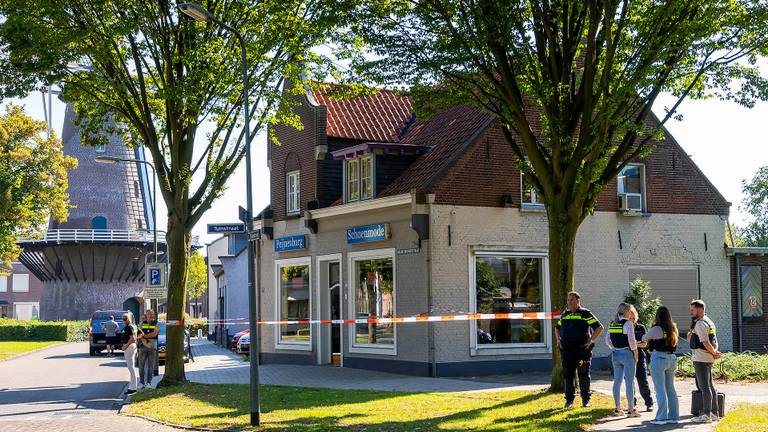 De schoenenwinkel in Oss waarop iemand het gemunt lijkt te hebben (foto: Gabor Heeres/SQ Vision).