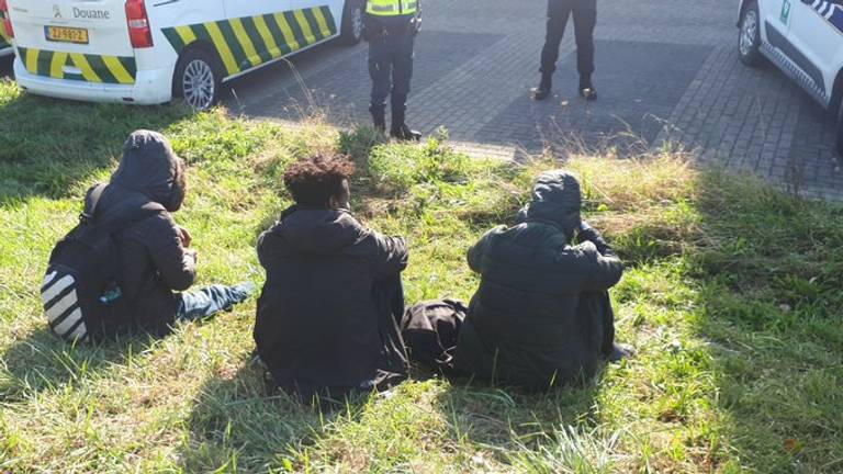 Drie van de verstekelingen (foto: politie).