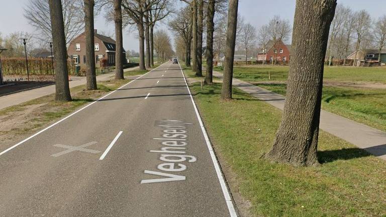 Het ongeluk gebeurde op de Veghelsedijk in Erp (beeld: Google Maps).