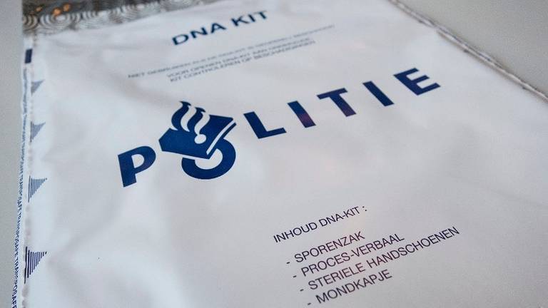 De politie vond DNA-sporen in de auto en winkel (foto: politie.nl).