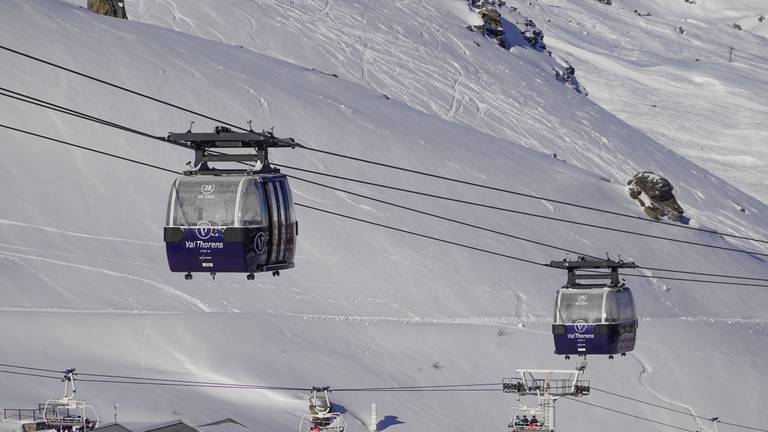 Skilift van het wintersportdorp Val Thorens in de Franse Alpen (foto: ANP 2023/Harold Versteeg).