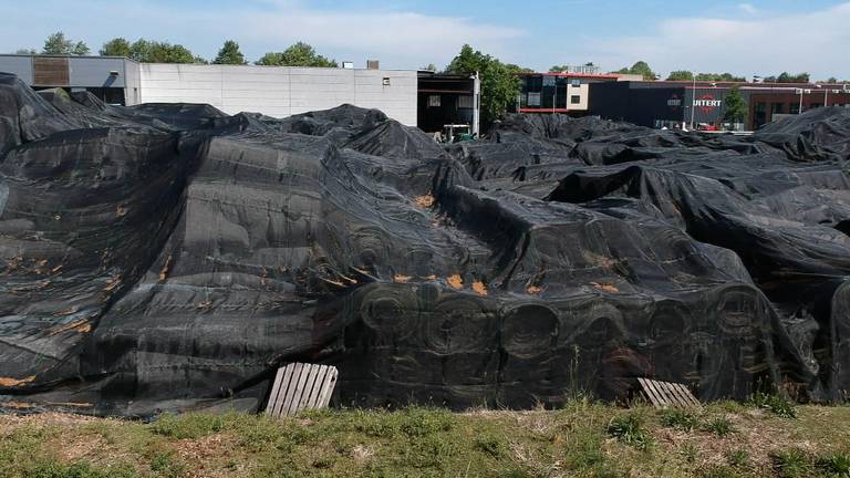 De berg kunstgrasmatten bij TUF in Dongen (archieffoto: Jan Peels).