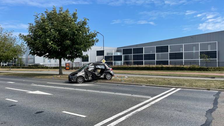 De auto een dag na het ongeluk (foto: Imke van de Laar).