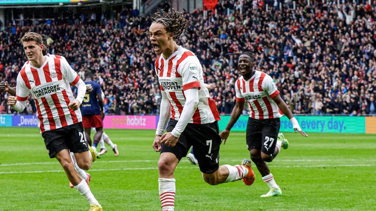 Xavi Simons scoorde de 2-0 voor PSV (Foto: OrangePictures)