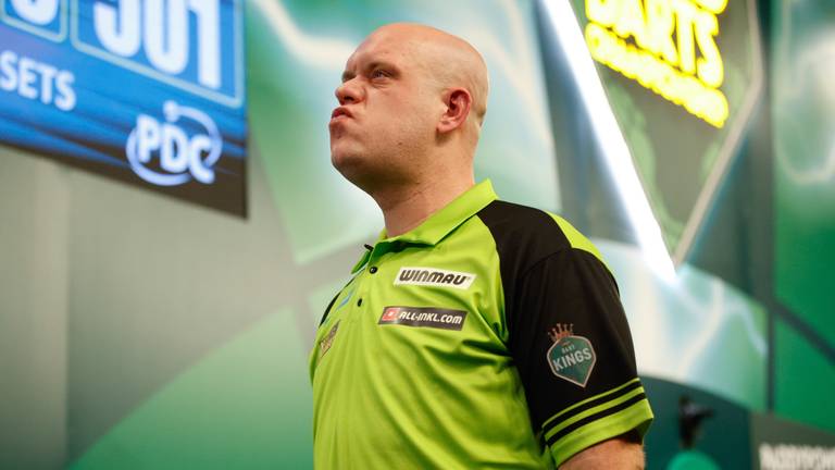 Michael van Gerwen verliest in de kwartfinale van het WK (foto: ANP/EPA/David Cliff).