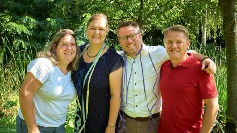 De organisatie van het benefietdiner. Van links naar rechts: Charlotte, Nienke, Dirk, Arno.