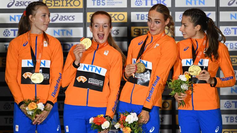 Femke Bol, Cathelijn Peeters, Lieke Klaver en Eveline Saalberg. (Foto: Ferenc ISZA / AFP)