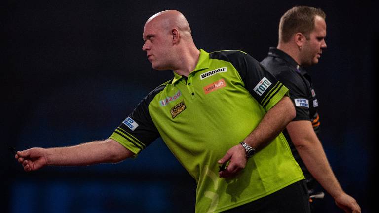 Van Gerwen was te sterk voor landgenoot Van Duijvenbode (foto: ANP).