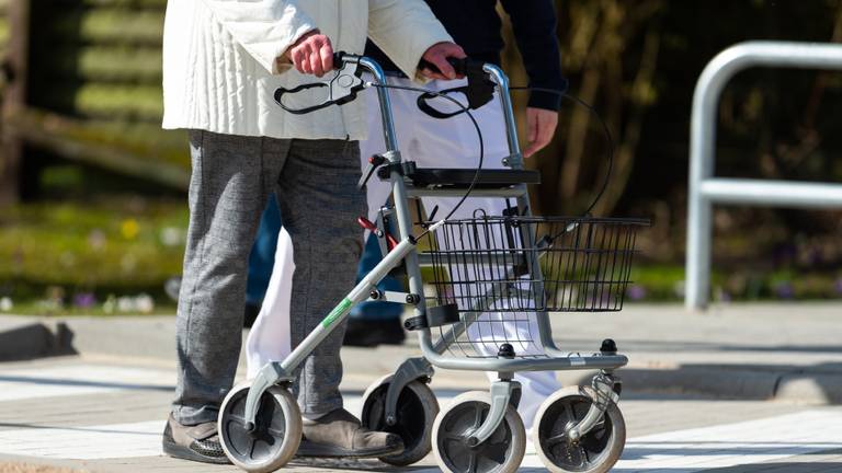 Ernstig zieke man (75) in Tilburg mishandeld door man die om joint vraagt