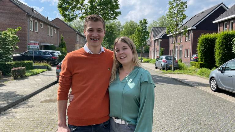 Thijs (22) concurreert met zijn vrienden om een huis te kopen in zijn dorp