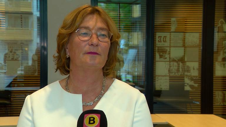 Burgemeester Wobine Buijs is boos over de branden in haar stad (foto: Omroep Brabant).