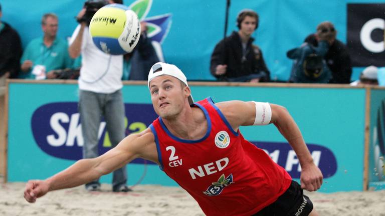 Gijs Ronnes uit Boxmeer in 2006 op het EK beachvolleybal