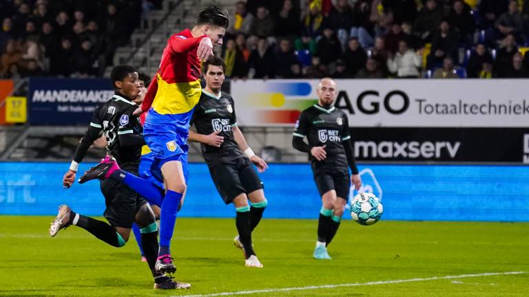 Michiel Kramer brengt RKC Waalwijk op gelijke hoogte met Fortuna Sittard (foto: OrangePictures).