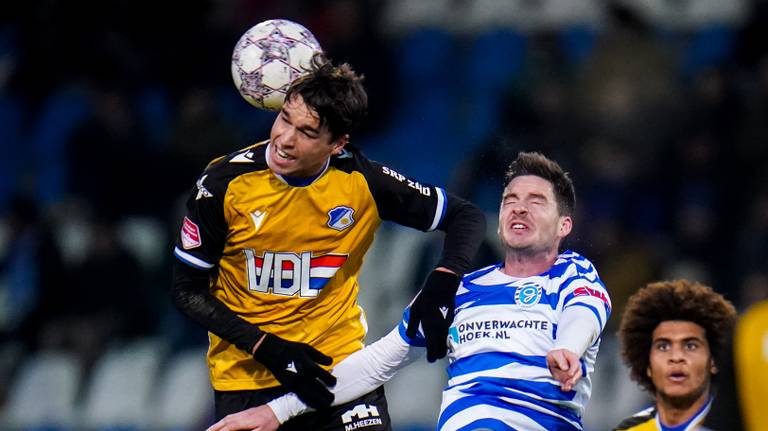 Dyon Dorenbosch (l. FC Eindhoven) in duel met Mees Kaandorp (Foto: Orange Pictures) 
