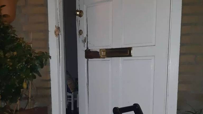 De deur werd geforceerd (foto: wijkagent_eindhoven_eckart/Instagram).