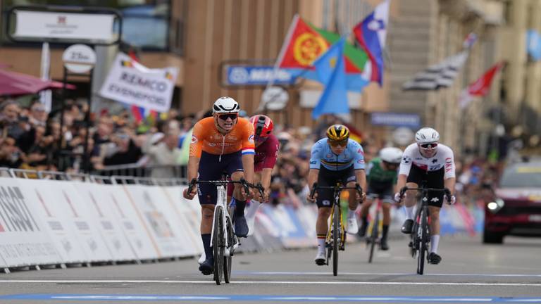 Mathieu van der Poel toen hij over de finish kwam (foto: ANP).