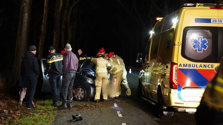 Na het ongeluk in Chaam werden meerdere hulpdiensten opgeroepen (foto: Jeroen Stuve/SQ Vision).