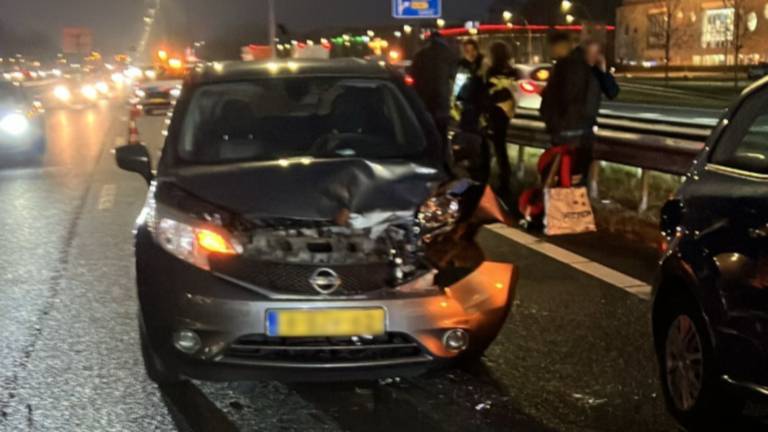 Ongeluk met meerdere auto's zorgt voor een enorme file op de A59 (foto: Rijkswaterstaat).