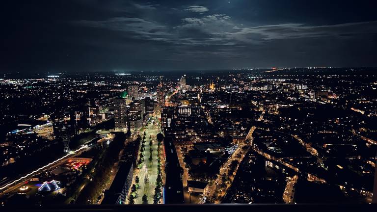 Een adembenemend uitzicht vanaf de 46e verdieping (foto: Van Den Bosch makelaars).