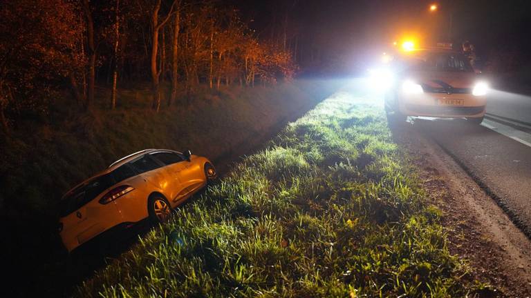 Agenten ontdekten de gecrashte auto tijdens hun surveillanceronde (foto: WdG/SQ Vision).