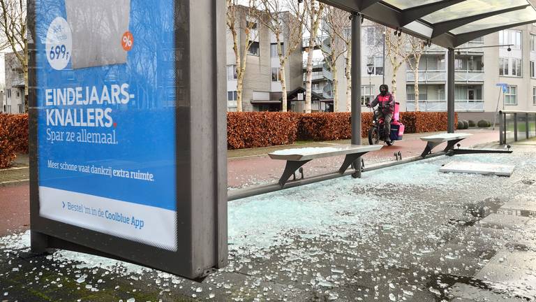 In Breda werd tijdens de jaarwisseling een bushokje opgeblazen (foto: Erald van der Aa).