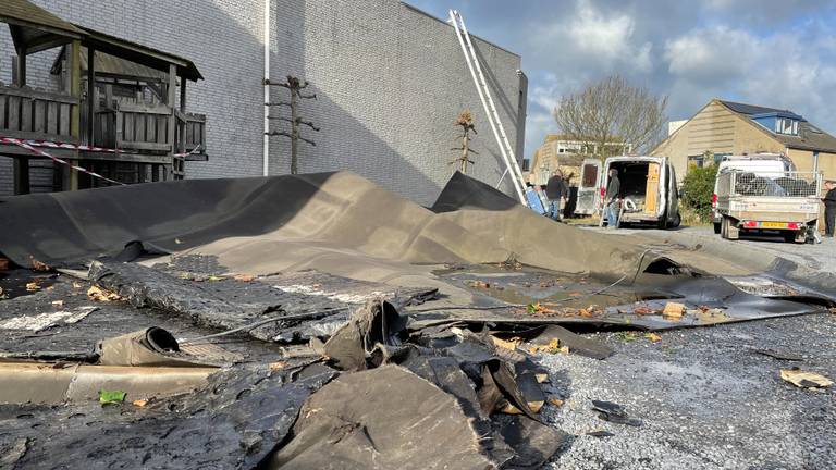 Puinruimen bij sportschool waar dak wegvloog: 'Alle vloeren moeten eruit'