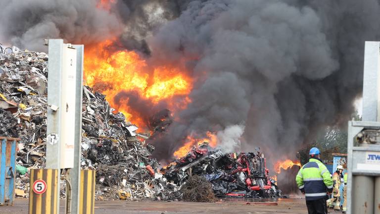 Grote brand bij AVI in Den Bosch