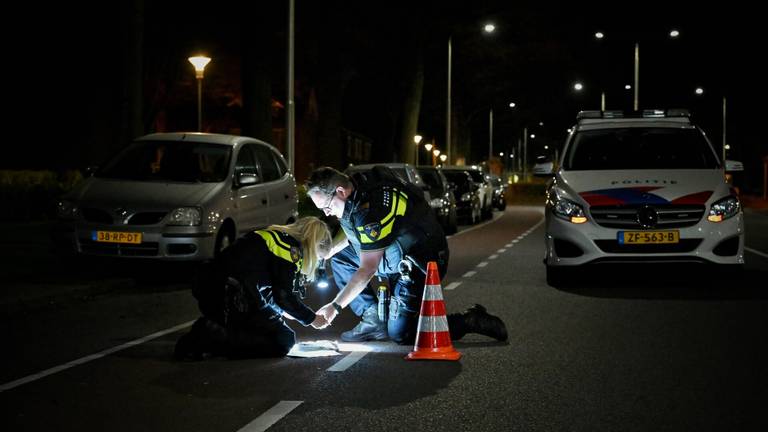 Schietpartij op straat in Tilburg, buurt wijst naar een man op een fiets