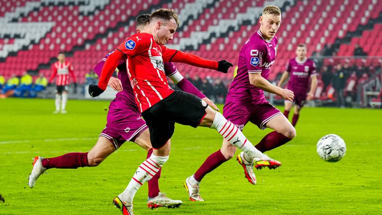 Mario Götze tegen Go Ahead Eagles (foto: OrangePictures).