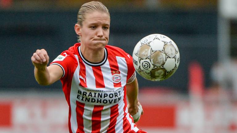 PSV-aanvoerder Mandy van den Berg