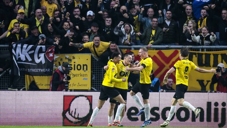 NAC zet reuzenstap naar Eredivisie: 6-2 zege op Excelsior