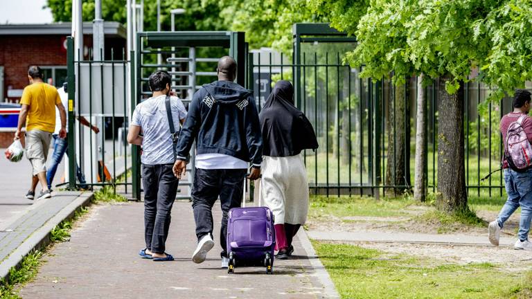 Asielzoekers bij aanmeldcentrum Ter Apel (foto: ANP).