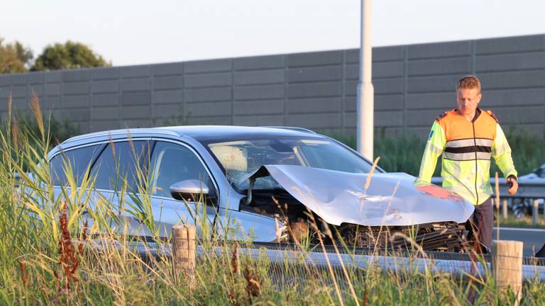 Eén van de beschadigde auto's in Boxel (foto: Sander van Gils/SQ Vision).