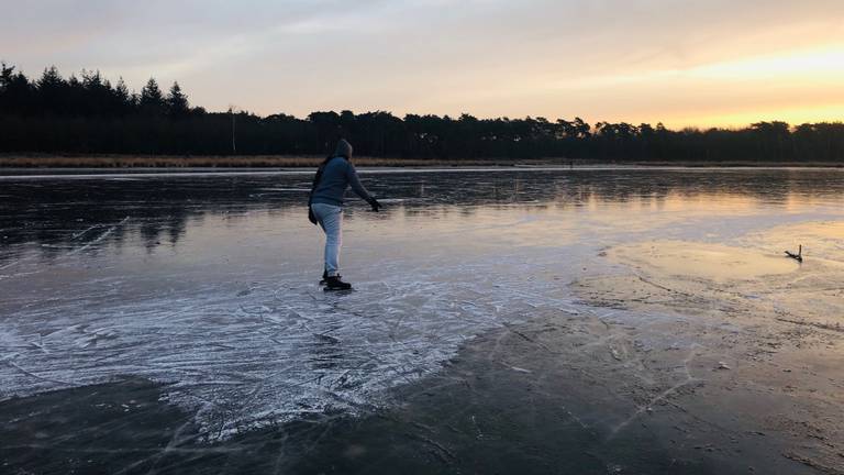 Schaatsers op het Buntven in Deurne. 