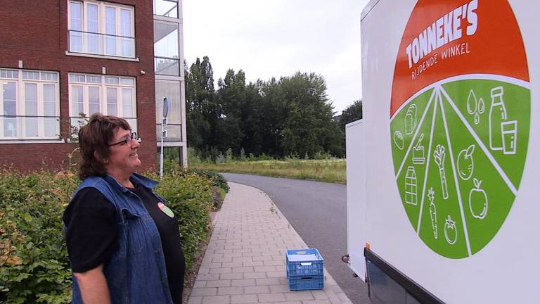 Eindelijk kan Tonneke weer de weg op met haar rijdende winkel. (foto: Tom van den Oetelaar)