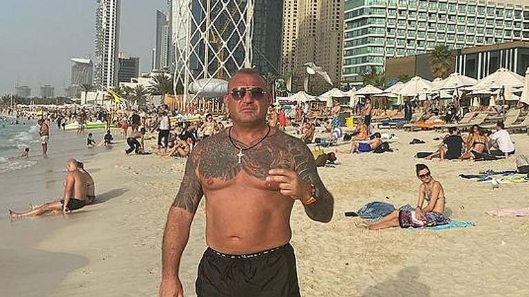 Otto op het strand in Dubai, begin dit jaar (foto: Instagram Klaas Otto).