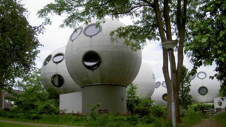 De bolwoningen (archieffoto: Erik Wannee).