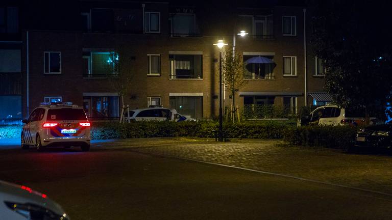 De politie onderzoekt het steekincident in Veghel (foto: Sander van Gils/SQ Vision Mediaprodukties).